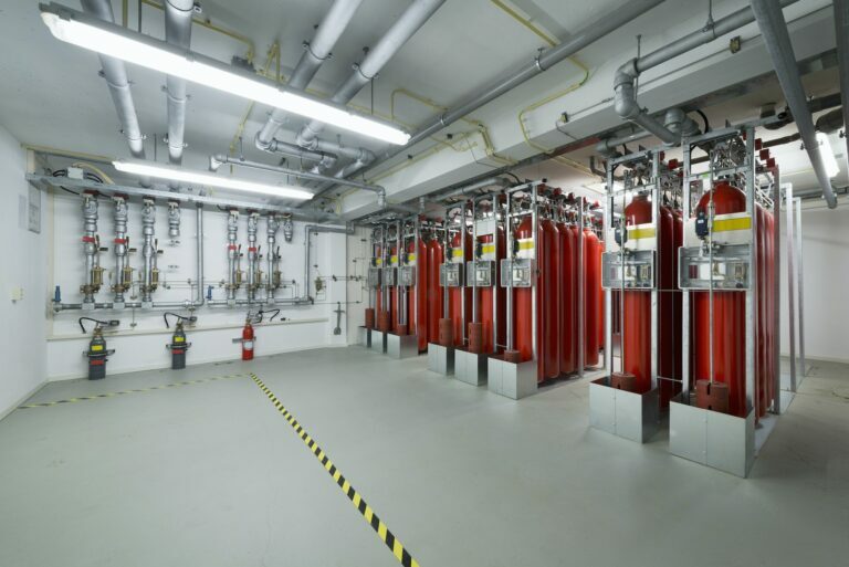 Fire extinguisher system, data storage in the data warehouse